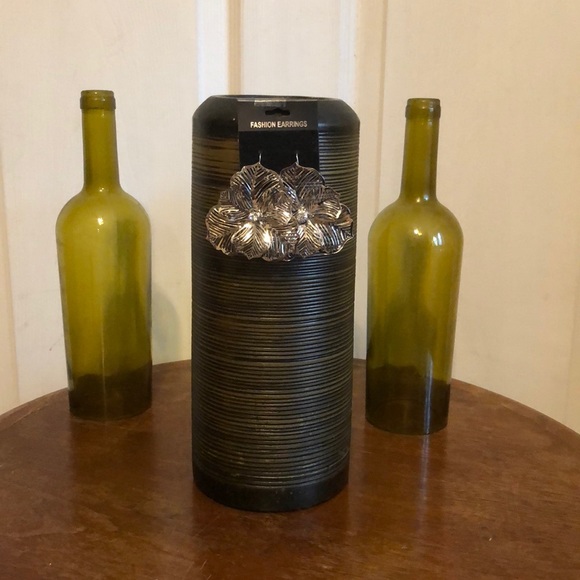 Earrings...brand new - Picture 1 of 2